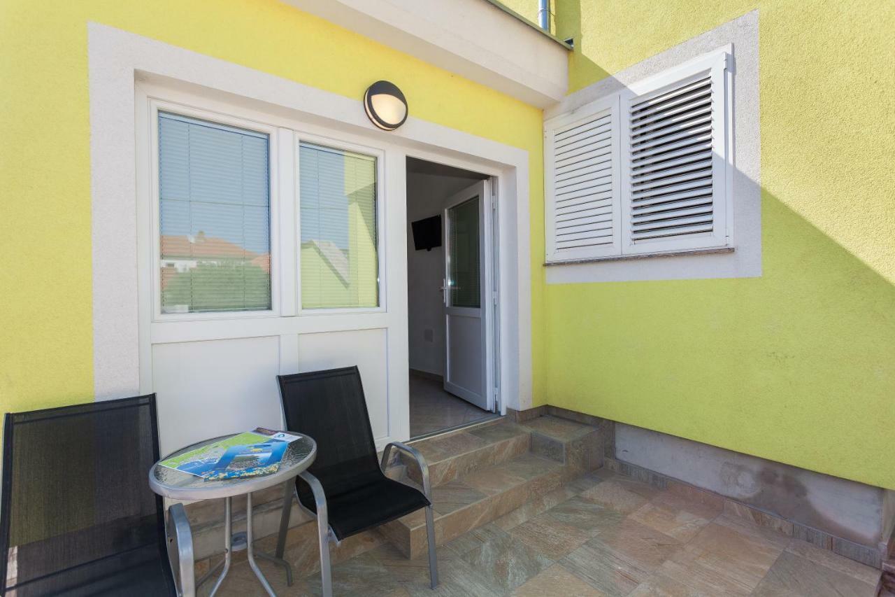 Apartments Mrsic Biograd na Moru Kültér fotó